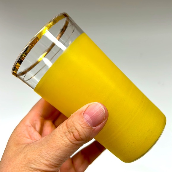 Vintage set of 4 frosted tumblers with gold rimming - Picture 3 of 5